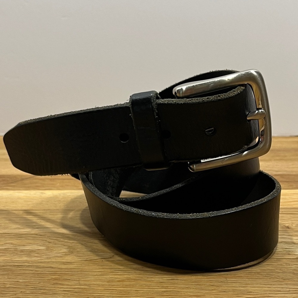 Fossil Distressed Black Leather Belt w/ Silver Tone Buckle, Men’s Size 42